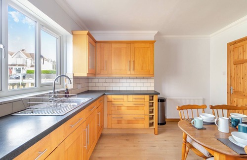 Seven Sisters Cabaña | 2 bedroom accommodation in Seven Sisters Neath, near Swansea