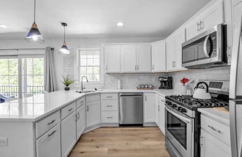 Ellicottville Apartamento | 2 BR + Apartment-Walking distance to town, new build with balcony and fire table