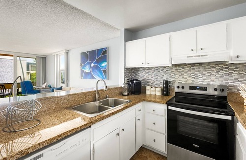 South Redondo Apartamento | 2-bedroom apartment in wonderful Redondo Beach with WiFi, pool, jacuzzi, gym,