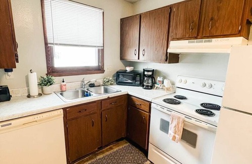Roosevelt Apartamento | 2 Bedroom Apartment near NDSU (APT 1)