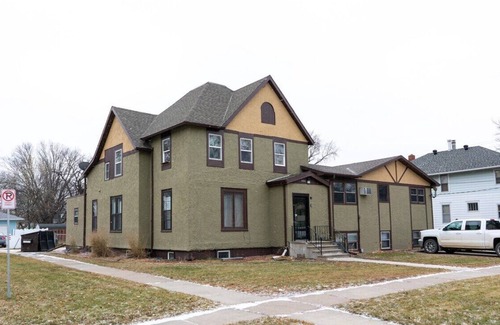 Roosevelt Apartamento | 2 Bedroom Apartment near NDSU (APT 1)