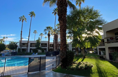 Palm Springs Apartamento | Apartamento de 2 habitaciones en la parte tranquila de Palm Springs