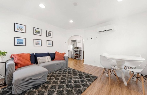 Michigan City Apartamento | 2 Bedroom Beach Condo in Michigan City | Steps from Lake Michigan