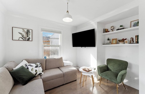 Civic Hospital - Experimental Farm - Central Park Casa | 2 Bedroom Bungalow, Sofabed, Netflix
