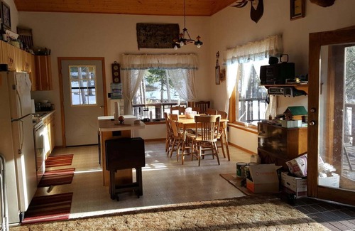Lewistown Cabina | 2-bedroom cabin 19 miles N of Lewistown MT that sleeps 10-11 people.
