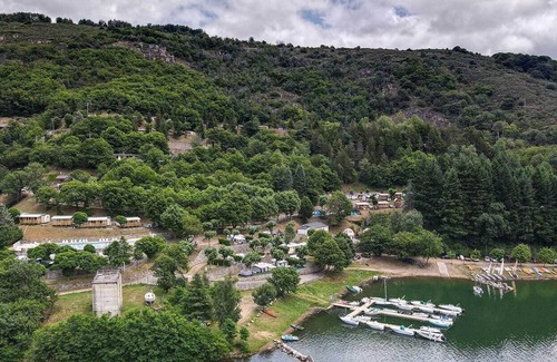 Pourcharesses Chalet De Esquí | 2-bedroom chalet in Lozère on the shores of Lake Villefort