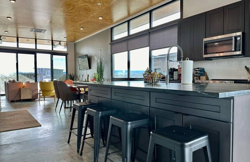 Quincy Condominio | 2-bedroom condo at Cave B Winery with WiFi, AC~Adjacent to Gorge Ampitheatre