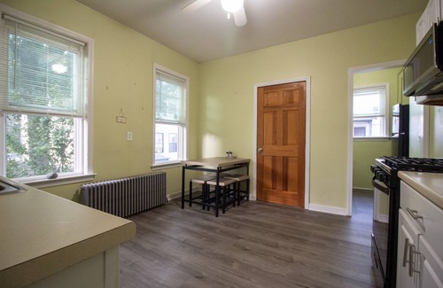 Brighton Apartamento | 2 bedroom condo close to Boston and Cambridge with free parking