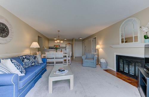 Acme Condominio | 2 Bedroom Condo Golf Course Views 5166