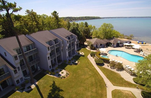 Acme Condominio | 2 Bedroom Condo Golf Course Views 5166