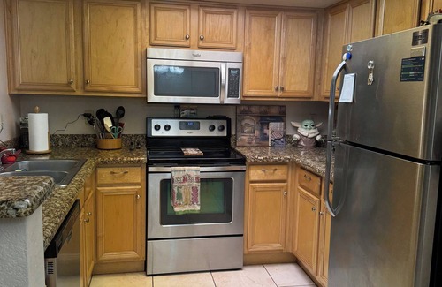 Glendale Condominio | 2-bedroom condo in charming Glendale with WiFi, AC, fitness room