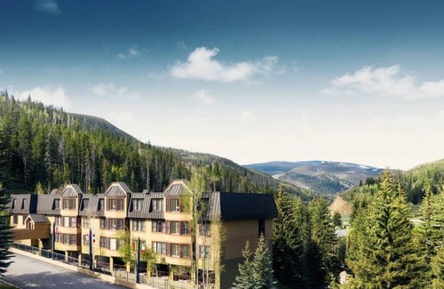 Highland Meadows Condominio | Enjoy Fall Weekend in a 2brm condo in lovely Vail-Marriott Resort. Great price.