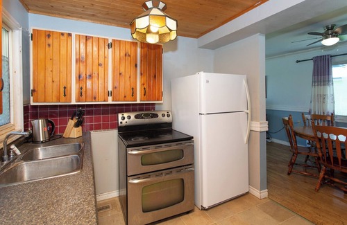 Kawartha Lakes Casa | 2-Bedroom Cottage Steps from Sandy Beach for fishing, boating, and Firepits