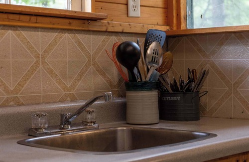 Gravenhurst Cabina | 2-Bedroom Cottage #4 - Monterey Pine