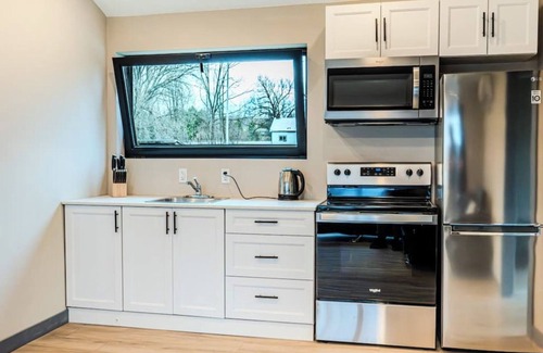 Harwood Cabina | 2 Bedroom Cottage #6: Willow Bay