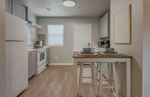 Edmond Casa | 2-Bedroom Cottage w/ KING bed
