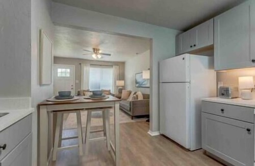 Edmond Casa | 2-Bedroom Cottage w/ KING bed