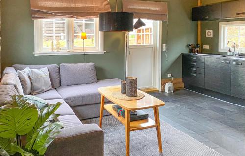 Sykkylven Casa | 2 Bedroom Cozy Home In Straumgjerde