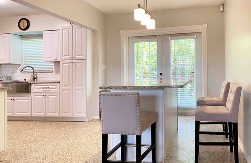 North Miami Casa | 2 Bedroom Cozy House Near Barry University
