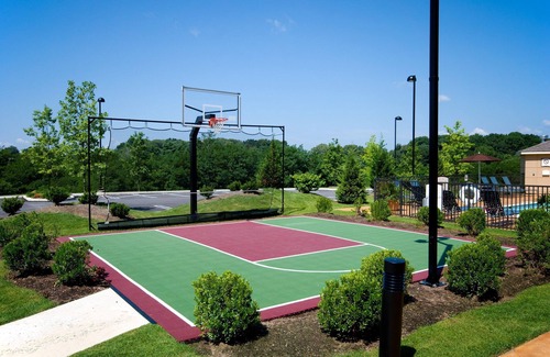 Concordville Condominio | 2 Bedroom | Free Breakfast. Seasonal Outdoor Pool