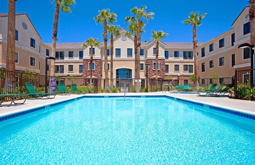 Palmdale Apartamento | 2 Bedroom | Free Breakfast. Outdoor Pool & Hot Tub