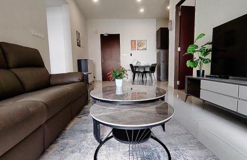 Central District Apartamento | 2 Bedroom Garden and Sea View