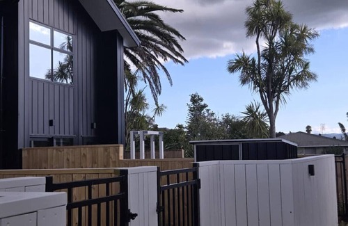 Henderson Casa | Charming 2BR Home on Awaroa Road