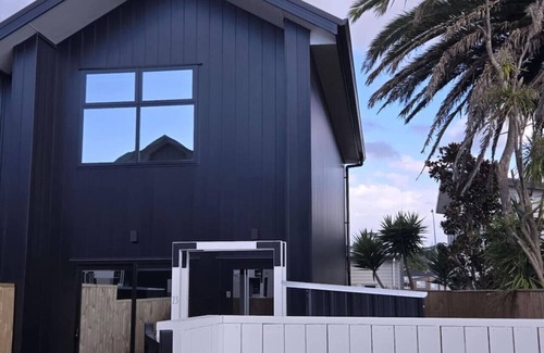 Henderson Casa | Charming 2BR Home on Awaroa Road
