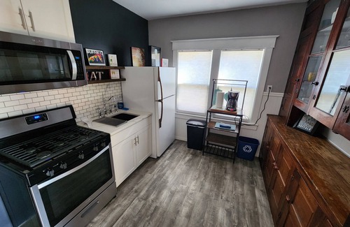Buffalo Apartamento | 2 bedroom Historic Apt between downtown and the Stadium. Go Bills!