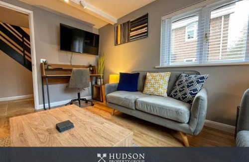 Shrewsbury Casa | 2 Bedroom Home near Theatre Severn with Parking