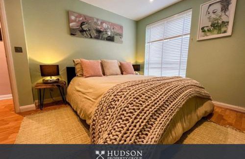 Shrewsbury Casa | 2 Bedroom Home near Theatre Severn with Parking