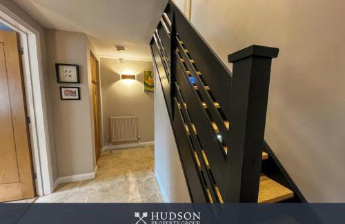 Shrewsbury Casa | 2 Bedroom Home near Theatre Severn with Parking