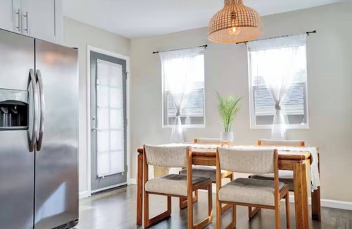 City Heights Casa | 2-bedroom house in Beautiful San Diego with WiFi, AC