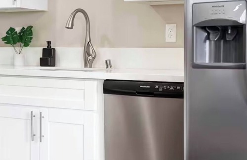 City Heights Casa | 2-bedroom house in Beautiful San Diego with WiFi, AC