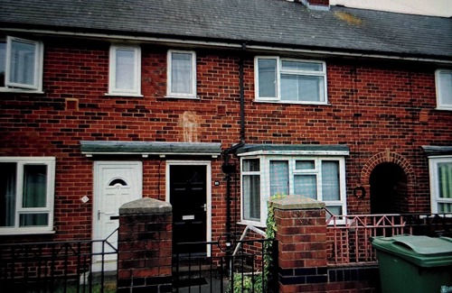 Leeds Casa | 2 Bedroom House in Leeds - Sleeps 5, Wifi, Parking