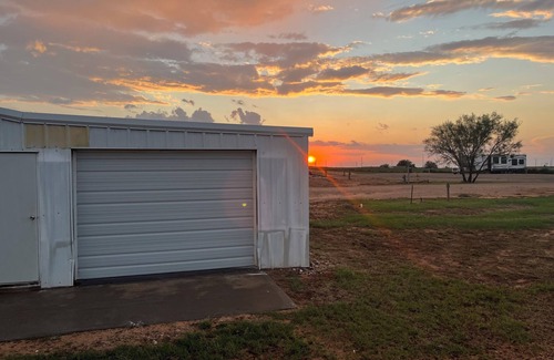 Stanton Casa | 2-bedroom house in lovely Stanton with WiFi, AC. and Heating. Beautiful Sunset!