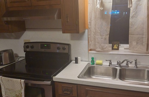 New Cumberland Casa | 2-bedroom house - bring the pets!