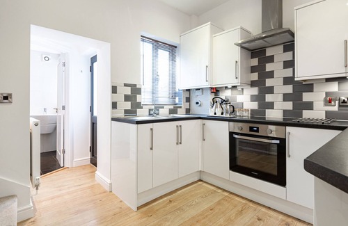 Shrewsbury Casa | 2 Bedroom House with Parking. Close to River walks