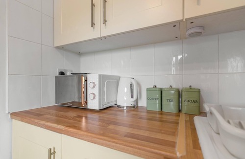 Norwich Apartamento | 2 Bedroom house with Fully Equiped Kitchen, Free Parking & 390 Mbps, Large TV, close to the airport.
