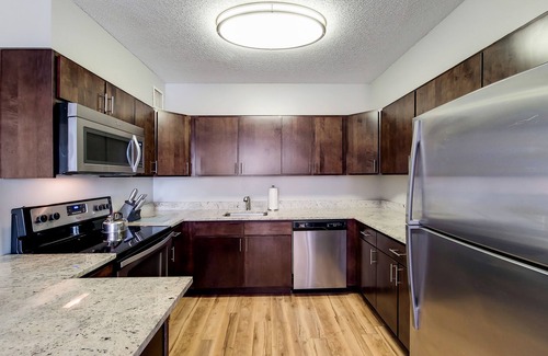 White Plains Apartamento | 2 Bedroom in White Plains - 40-Min Train from NYC