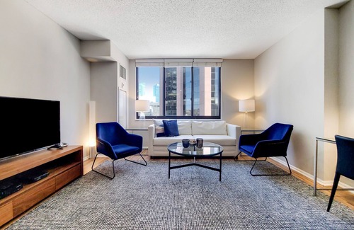 White Plains Apartamento | 2 Bedroom in White Plains - 40-Min Train from NYC