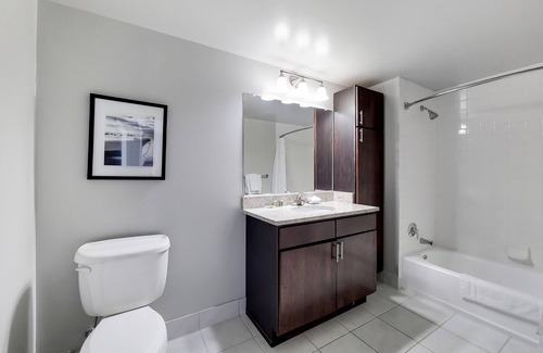 White Plains Apartamento | 2 Bedroom in White Plains - 40-Min Train from NYC