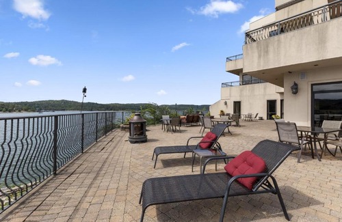 Ridgedale Casa | Deluxe 2 Bedroom Villa Lakefront