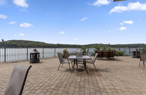 Ridgedale Casa | Deluxe 2 Bedroom Villa Lakefront