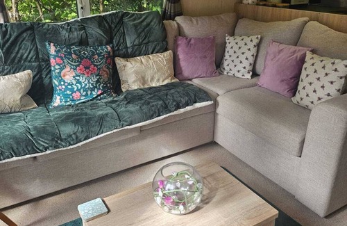 Weybourne Cabina | 2 Bedroom Lodge, Sleeps 6. Pets Welcome