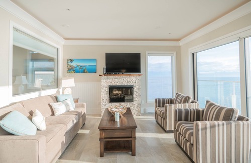 Juan de Fuca Electoral Area Complejo | 2 Bedroom Luxury in Sooke