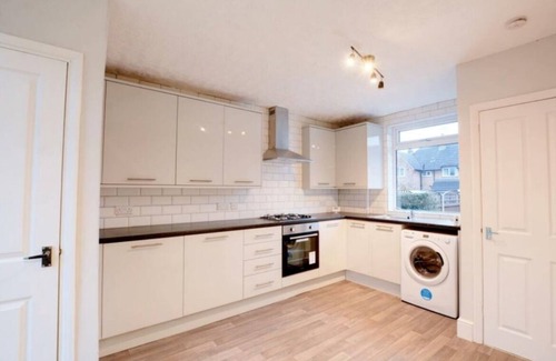 Ilkeston Casa | 2 bedroom minimalist home from home with parking