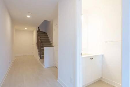 Leitrim Casa | 2 Bedroom Modern Home & Close to Airport Downtown