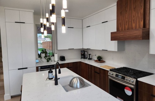 Georgian Acres Casa | 2-bedroom new house in phenomenal Austin with AC, WiFi
