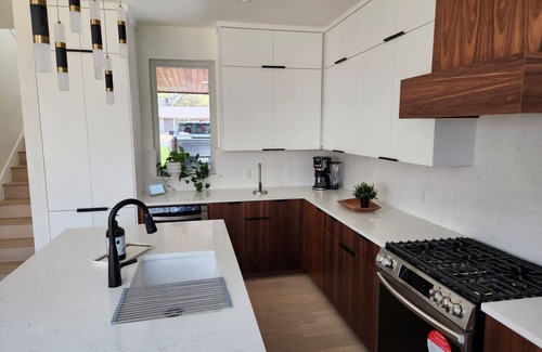 Georgian Acres Casa | 2-bedroom new house in phenomenal Austin with AC, WiFi
